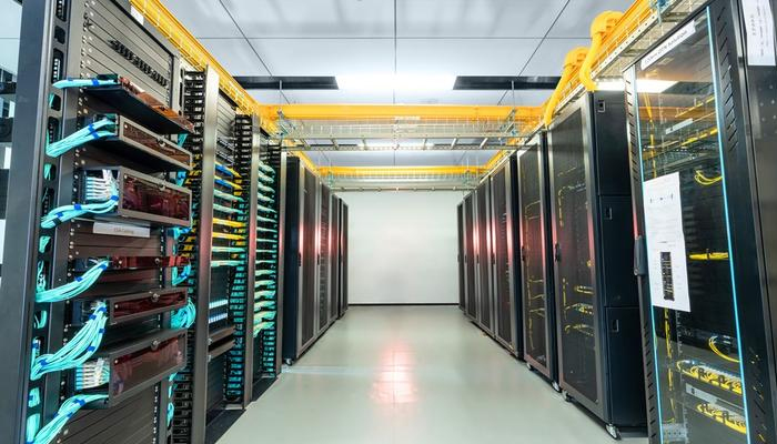 机房的“智能管家”：精致机柜动环监控系统如何实现无人化值守？