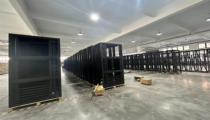告别“将就”！精致集团源头工厂直供，深度定制您的专属工业机柜
